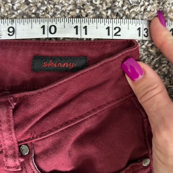 5/$25 Earl Skinny Jeans in burgundy color size 2 - Picture 5 of 7